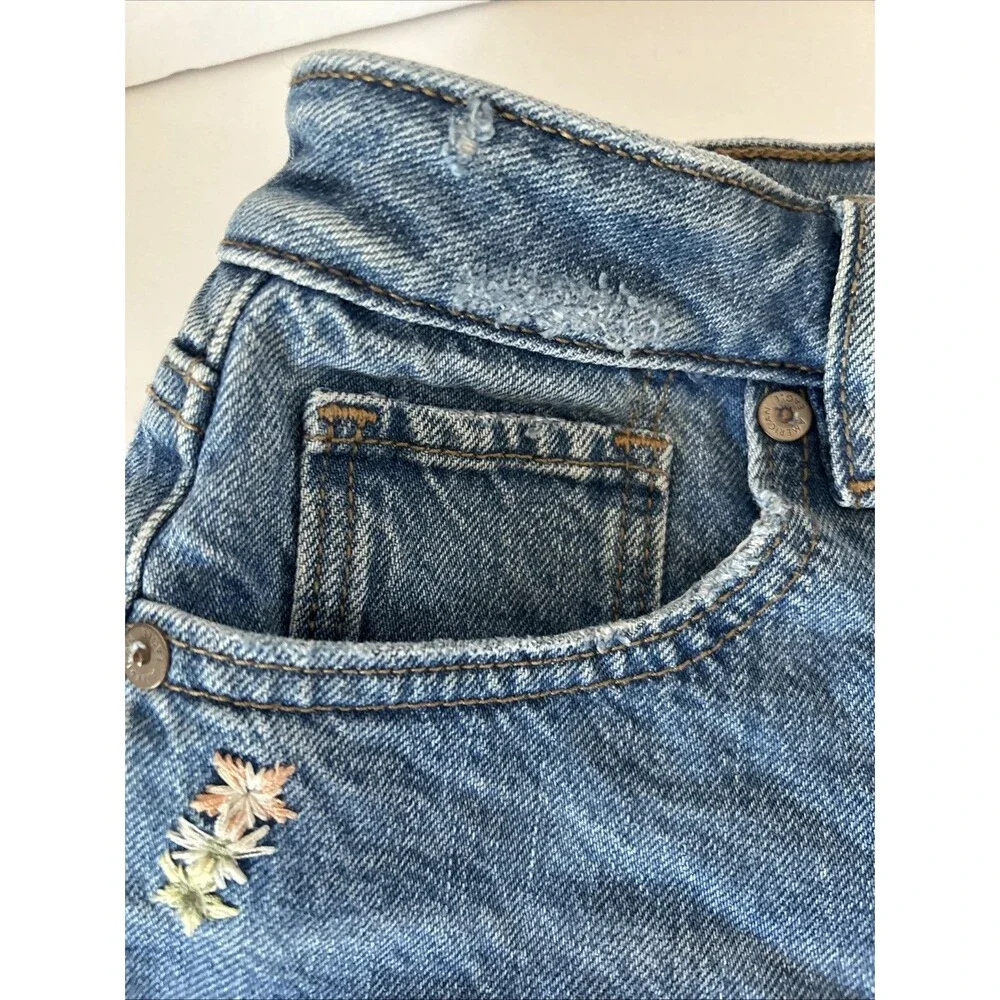 American Eagle Mom Denim Shorts Floral Embroidered Cut Off High Rise Size 00